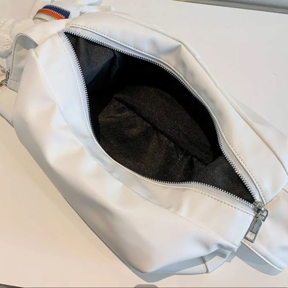 🎁Brand NEW white crossbody purse-never used! - Picture 5 of 12